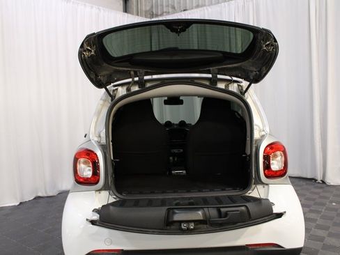 Used 2016 smart fortwo passion image 34