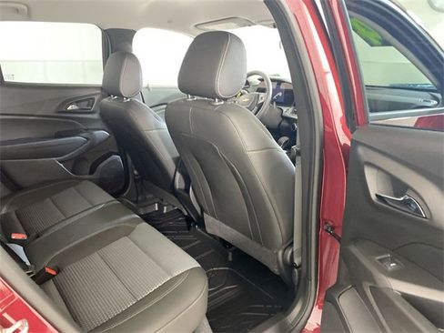 Used 2024 Chevrolet Trax LT image 32