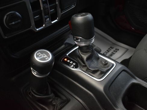 Used 2021 Jeep Wrangler Unlimited Sport AWD/4WD image 29