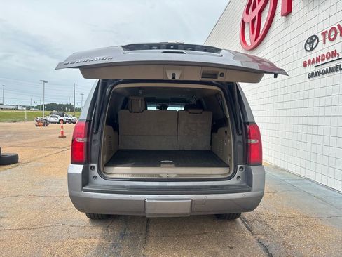 Used 2019 Chevrolet Suburban LT w/ Luxury Package image 30