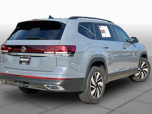 Used 2026 Volkswagen Atlas SE FWD image 12