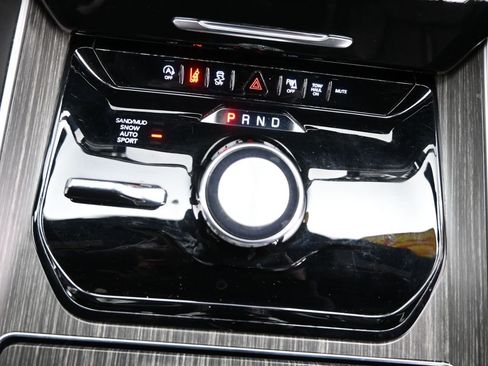 Used 2024 Jeep Wagoneer L Series II w/ Flexible Seating Group image 36