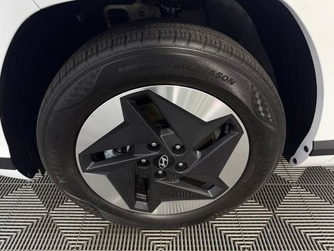 Used 2024 Hyundai Kona SEL FWD image 12