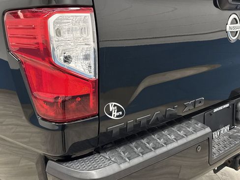 Used 2018 Nissan Titan SV w/ SV Convenience Package AWD/4WD image 33