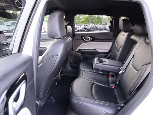 Used 2025 Jeep Compass Limited AWD/4WD image 9