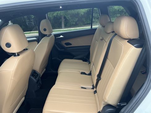 Certified 2023 Volkswagen Tiguan SE w/ Panoramic Sunroof Package FWD image 28