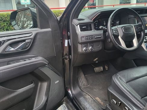 Used 2023 GMC Yukon Denali image 3