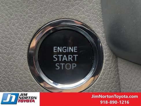 Used 2019 Toyota Highlander XLE image 23