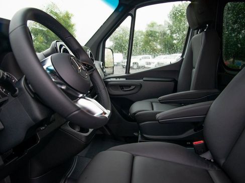 New 2025 Mercedes-Benz Sprinter 2500 image 12