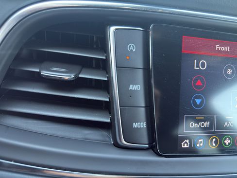 Used 2024 Buick Enclave Essence image 22