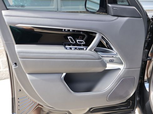 Used 2024 Land Rover Range Rover SE AWD/4WD image 12