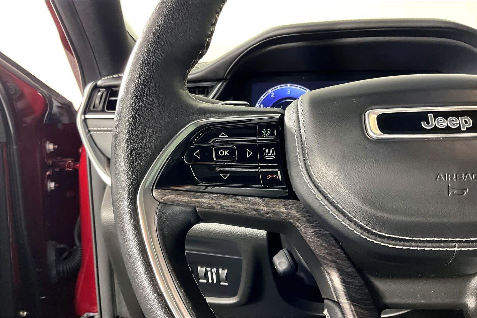 Used 2022 Jeep Grand Cherokee Overland AWD/4WD image 21