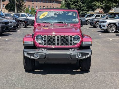 Used 2024 Jeep Wrangler Unlimited Sahara w/ Technology Group AWD/4WD image 8