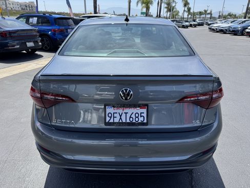 Certified 2023 Volkswagen Jetta SE w/ Panoramic Sunroof Package FWD image 9