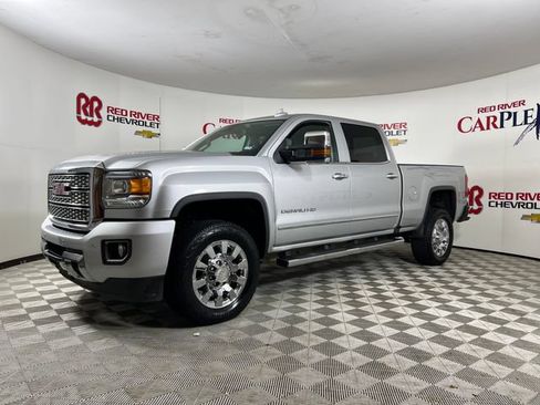 Used 2018 GMC Sierra 2500 Denali AWD/4WD image 3