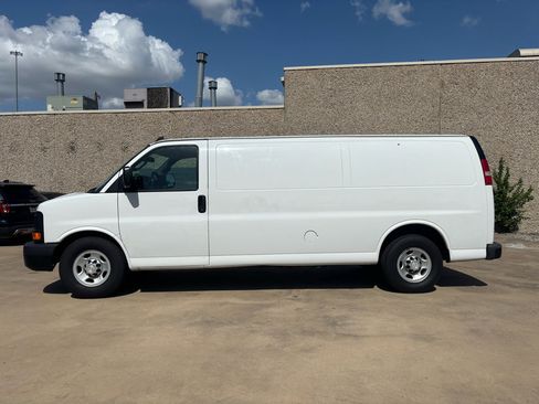 Used 2016 Chevrolet Express 3500 Extended image 7