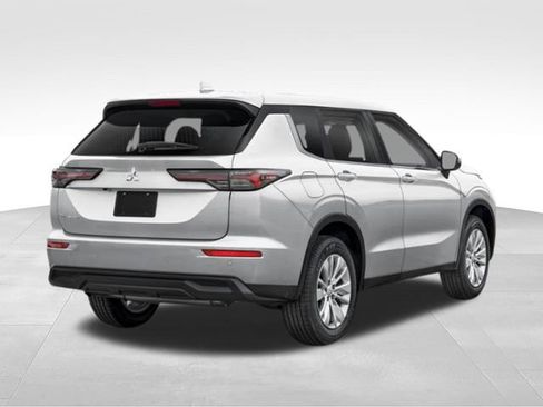 Used 2025 Mitsubishi Outlander ES FWD image 33
