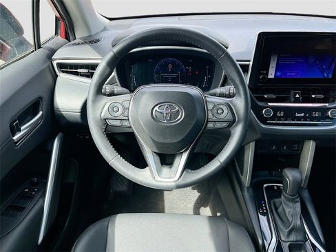 Used 2024 Toyota Corolla Cross XLE image 22