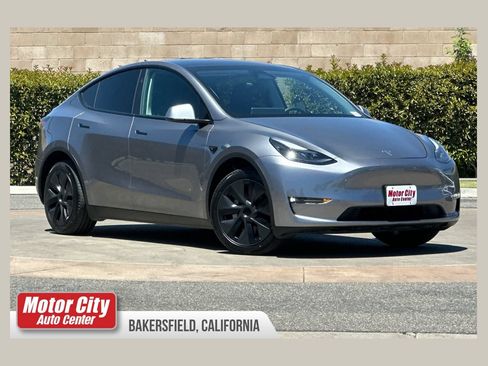 Used 2024 Tesla Model Y Long Range AWD/4WD image 1