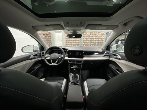 New 2025 Volkswagen Taos SEL image 17