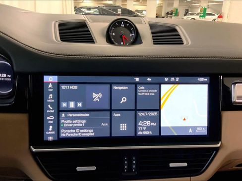 Used 2020 Porsche Cayenne Turbo image 34