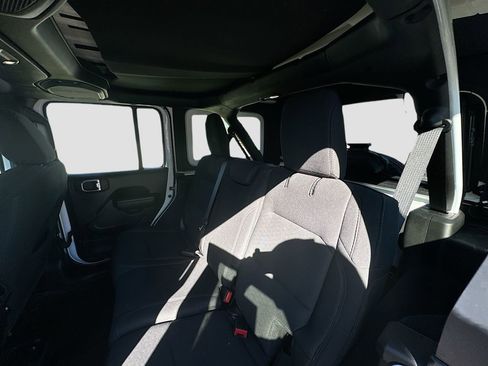 Used 2022 Jeep Wrangler Unlimited Sport image 26