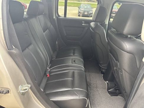 Used 2009 HUMMER H3 Alpha AWD/4WD image 18