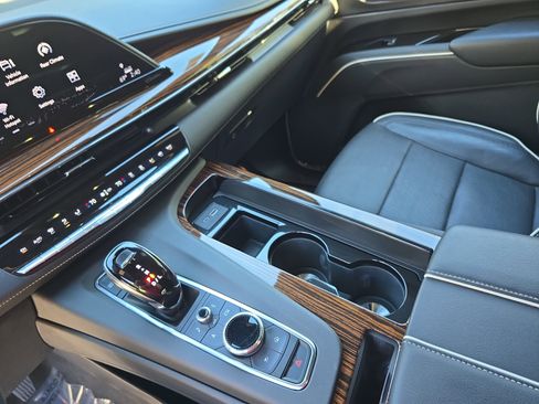 Used 2021 Cadillac Escalade ESV Premium Luxury image 25