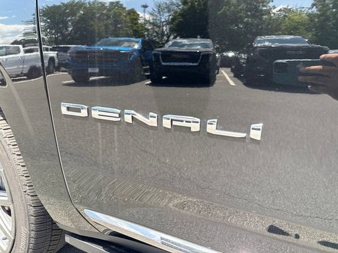 Used 2025 GMC Yukon XL Denali Ultimate AWD/4WD image 12