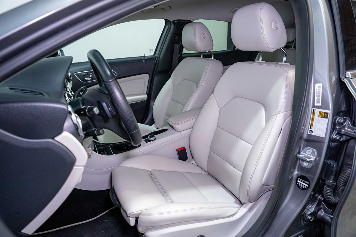 Used 2020 Mercedes-Benz GLA 250 4MATIC w/ Premium Package image 13