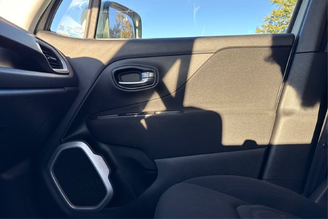 Used 2021 Jeep Renegade Latitude w/ Convenience Group AWD/4WD image 20