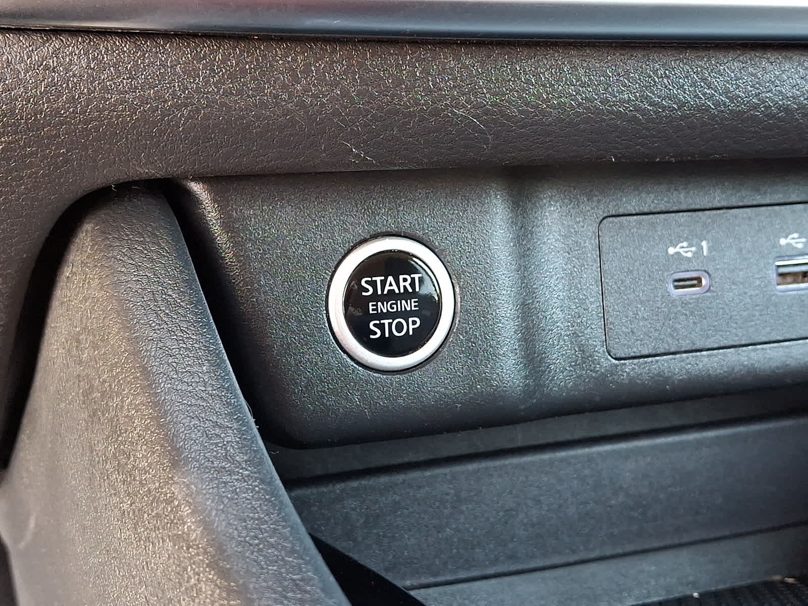 Used 2023 Nissan Rogue SV AWD/4WD image 25