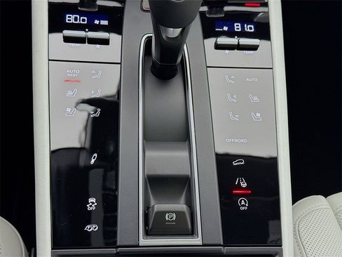 New 2026 Porsche Macan Turbo image 23