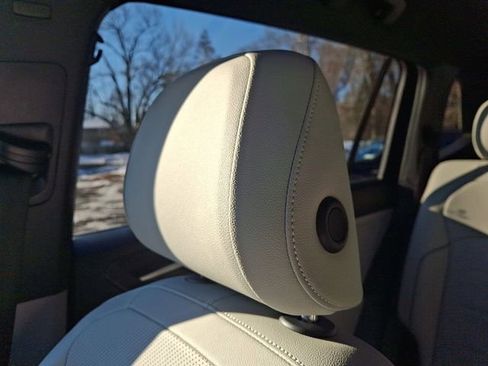 Used 2022 Volkswagen Tiguan SEL R-Line image 17