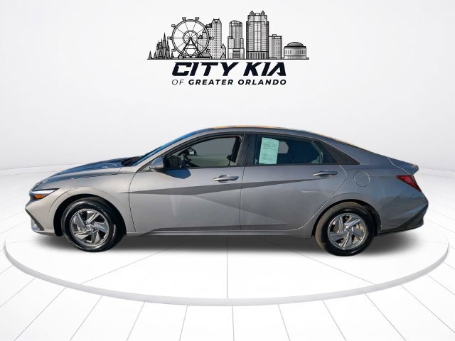 Used 2026 Hyundai Elantra SE FWD image 3