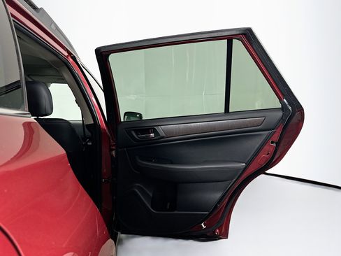 Used 2017 Subaru Outback 3.6R Limited image 32