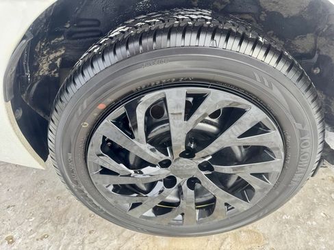 Used 2016 Toyota Corolla LE image 9