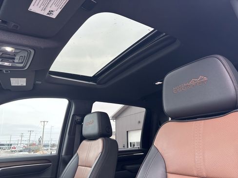 Used 2024 Chevrolet Silverado 3500 High Country w/ High Country Premium Package image 19