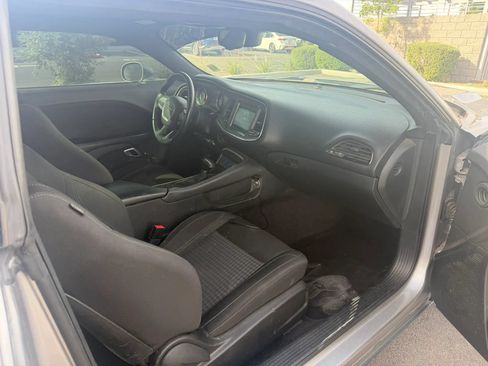 Used 2016 Dodge Challenger SXT RWD image 9