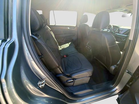 Certified 2025 Volkswagen Atlas SE FWD image 28
