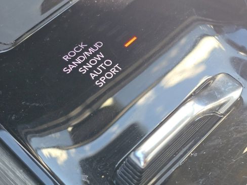 Used 2023 Jeep Wagoneer Series III w/ Premium Group I image 28