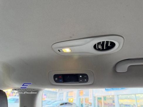 Used 2019 Chrysler Pacifica Touring-L image 21