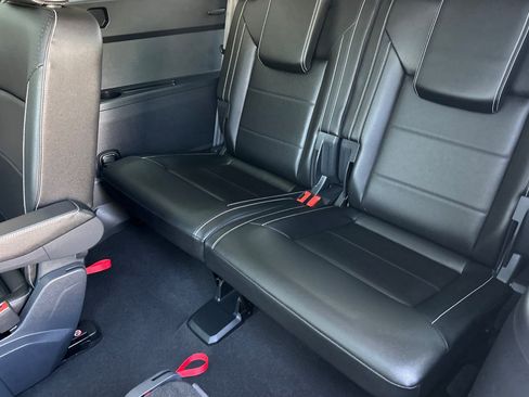 Used 2023 Volkswagen Atlas SE w/ Panoramic Sunroof Package FWD image 15