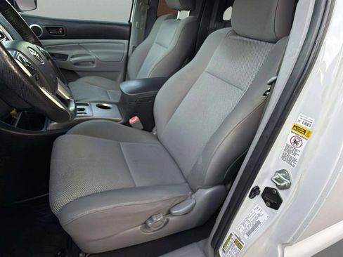 Used 2015 Toyota Tacoma PreRunner image 19