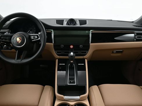 Used 2026 Porsche Macan AWD/4WD image 9