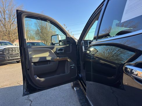 Used 2018 GMC Sierra 1500 SLT w/ SLT Premium Package image 17