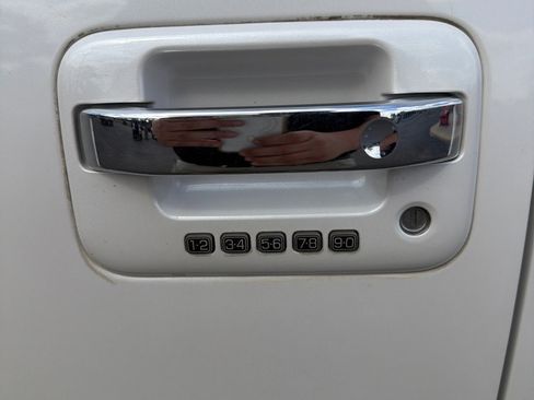 Used 2014 Ford F150 Lariat w/ Equipment Group 502A Luxury AWD/4WD image 9