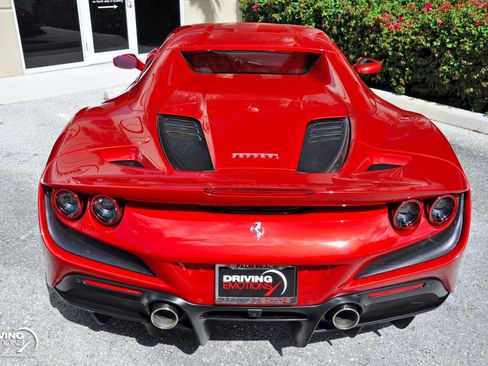 Used 2022 Ferrari F8 Tributo image 31