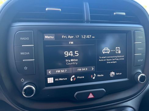 Used 2025 Kia Soul LX w/ LX Technology Package FWD image 16