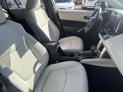 Used 2022 Toyota Corolla Cross LE image 13